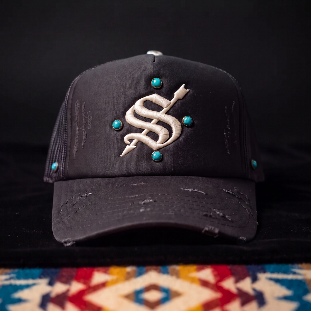 FOUR DIRECTIONS ARROW-S TRUCKER — DISTRESSED BLACK