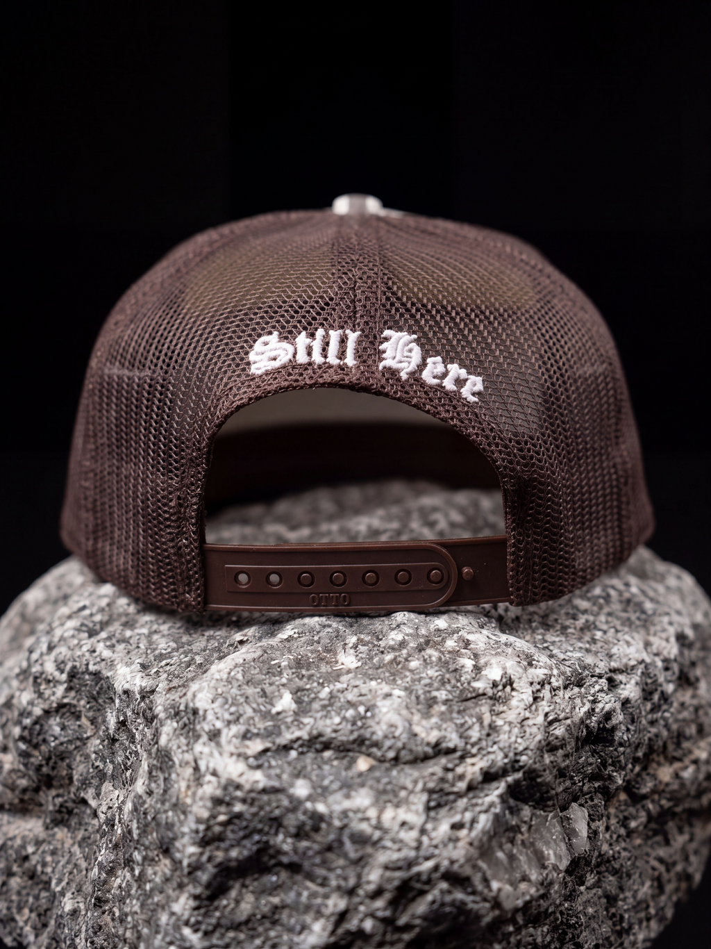 FOUR DIRECTIONS ARROW-S TRUCKER — CHOCOLATE