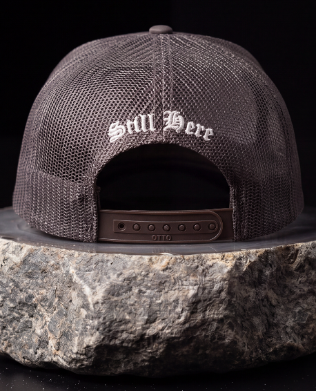 FOUR DIRECTIONS ARROW-S TRUCKER — DISTRESSED BONE/BROWN